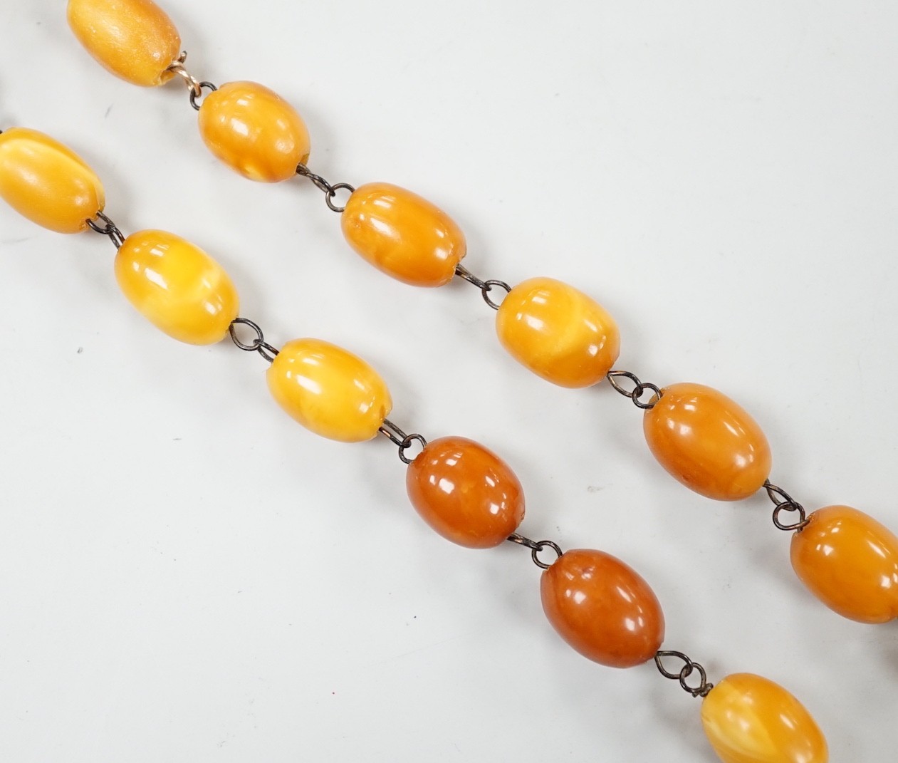 A single strand graduated oval amber bead necklace, 44cm, gross weight 16 grams.